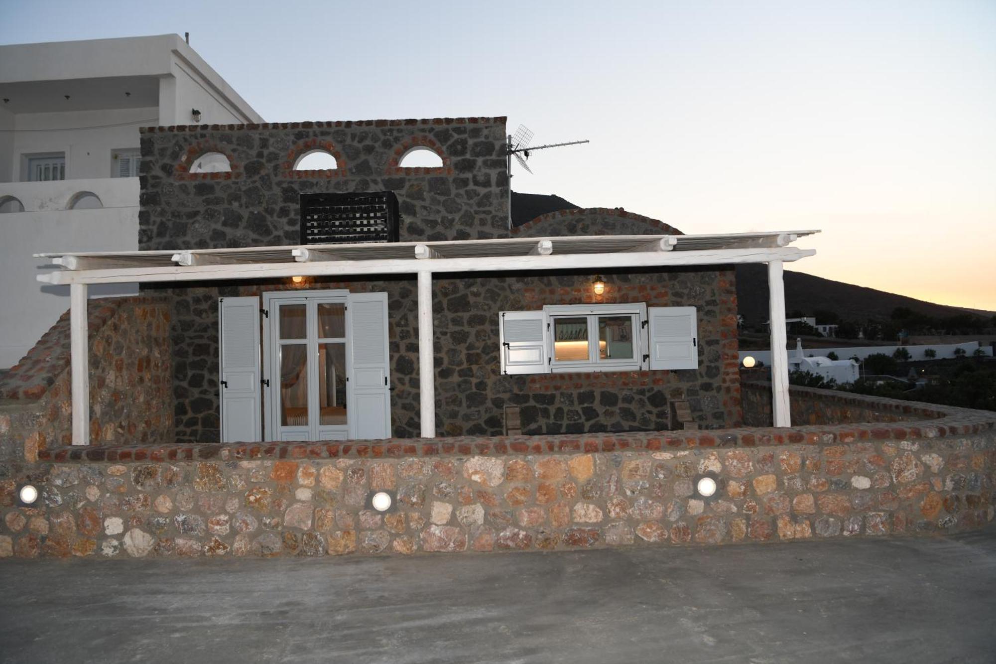 Starlight Luxury Seaside Villa & Suites Imerovígli Extérieur photo